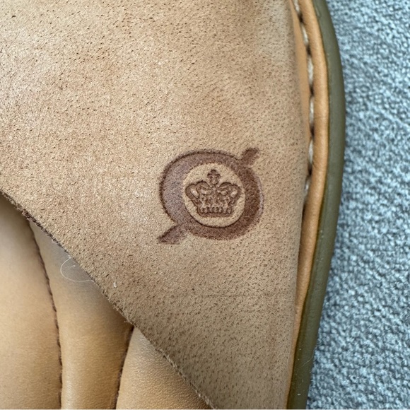 BORN HAND CRAFTED SOFT GENUINE LEATHER SANDAL BEIGE/TAN GREAT CONDITION - Picture 4 of 5